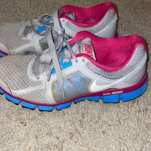 Nike woman’s tennis shoes